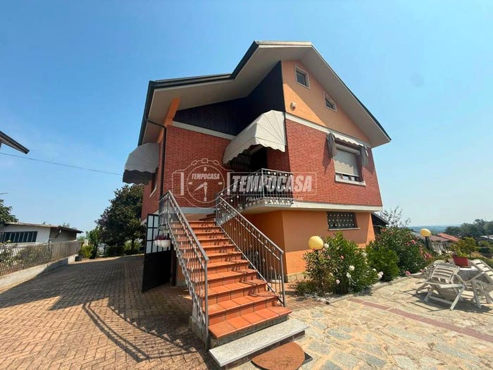 Casa quadrilocale in vendita in Via Borgonuovo, Azzano d'Asti