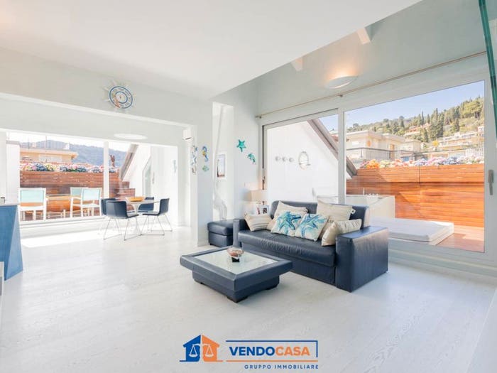 Appartamento trilocale in vendita in Viale Guglielmo Marconi, Muretto di Alassio Stazione Corso Marconi, Alassio