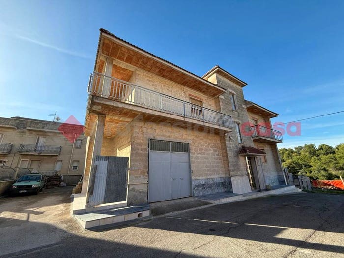 Appartamento quadrilocale in vendita in via Agri, Crispiano