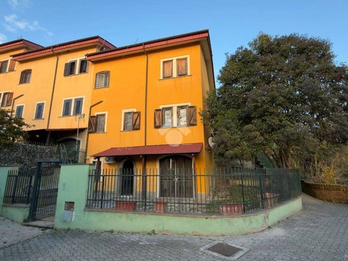 Casa quadrilocale in vendita in Via montetufello, Tre Pontoni, Castelnuovo di Porto
