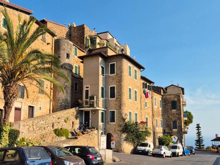 Appartamento trilocale in vendita in Via Generale Vincenzo Rossi, Due Strade, Bordighera