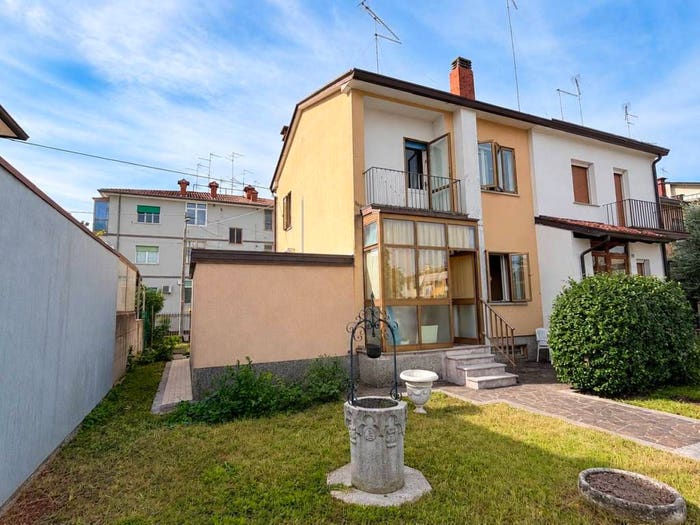 Casa quadrilocale in vendita in Via Raparoni, Centro, Ronchi dei Legionari