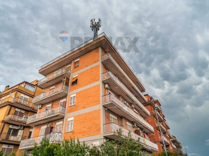 Appartamento con 5 locali in vendita in Via Melpomene, Torre Angela, Roma