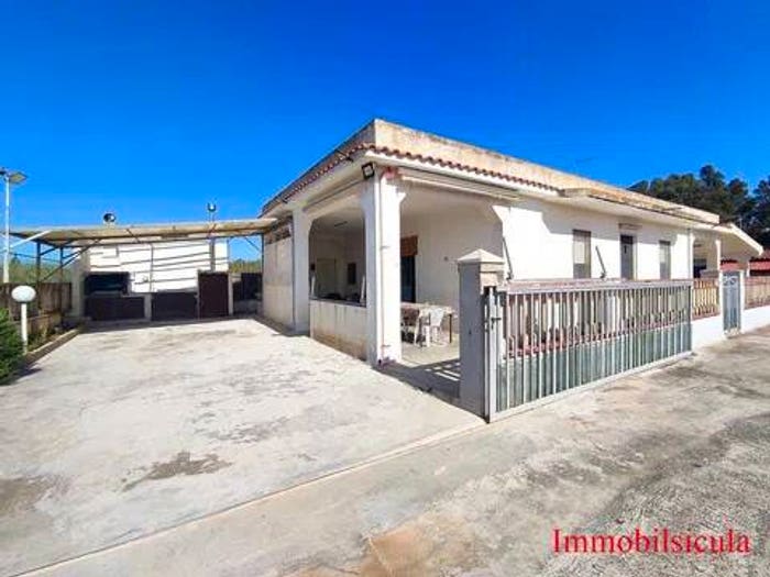 Casa con 6 locali in vendita in Via Delle Viole, Santa Maria Del Focallo, Ispica