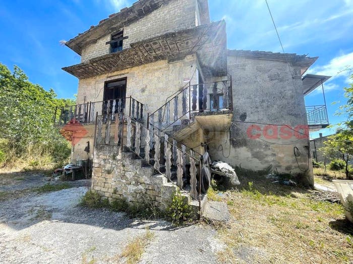 Casa con 6 locali in vendita in Via Filorsi, Roccamonfina