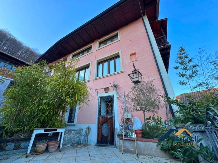 Casa quadrilocale in vendita in Frazione Giunchio, Giunchio, Ailoche