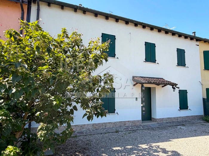 Casa con 6 locali in vendita in Via Pezzetta, Ponte Pietra, Mirandola