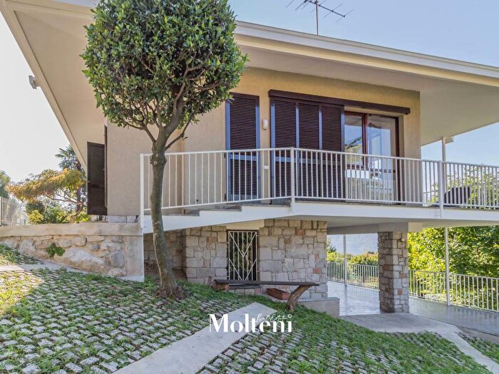 Casa con 5 locali in vendita in Via Alessandro Manzoni, Lierna