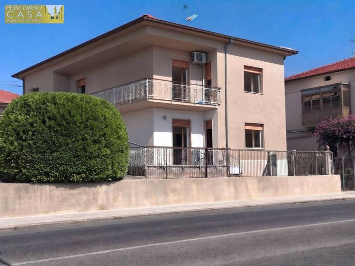 Appartamento con 5 locali in vendita in Via Nazionale SS, Colleranesco, Giulianova
