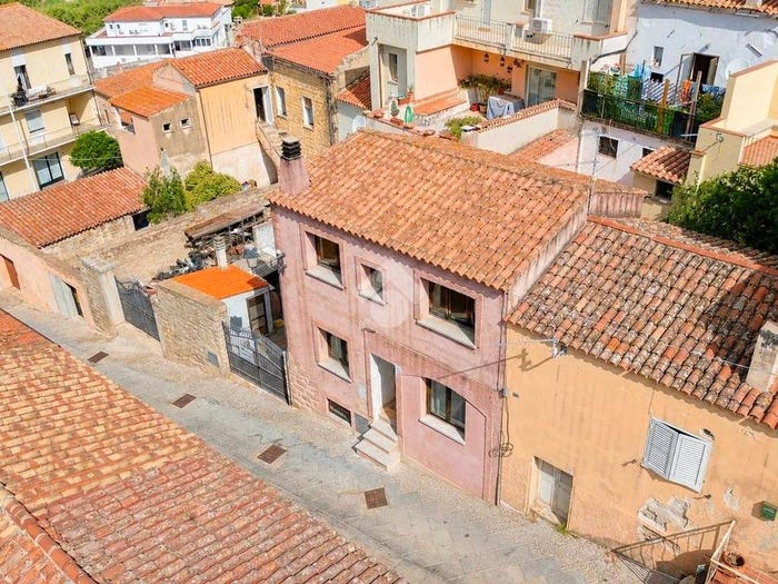 Casa trilocale in vendita in Via Santa Maria, Arzachena Paese, Arzachena