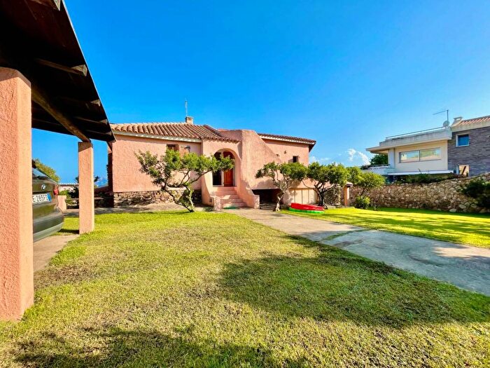 Casa con 6 locali in vendita in Via Sabina, Golfo Aranci