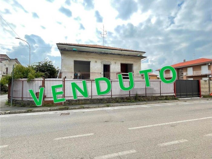 Casa trilocale in vendita in Via Garibaldi, Canegrate