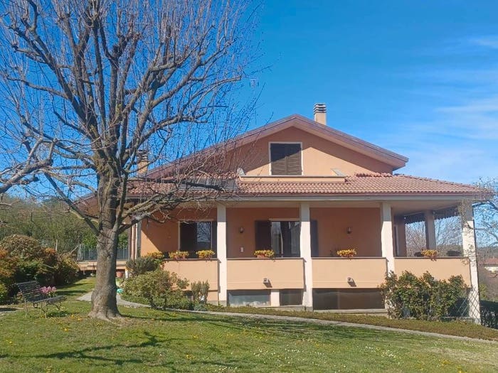 Casa con 6 locali in vendita in Centro, Bra