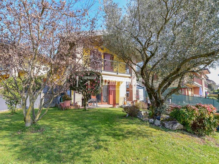 Casa trilocale in vendita in Via Garibaldi, Capiago Intimiano Olmeda, Capiago Intimiano