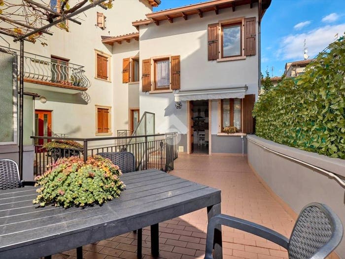 Casa con 5 locali in vendita in Via Bottura, Centro, Malcesine