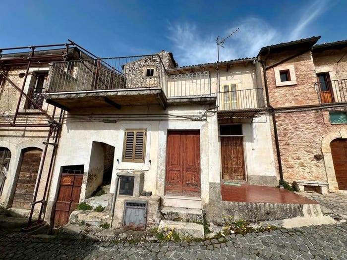 Casa quadrilocale in vendita in Via Colle Aprico snc, Bominaco, Caporciano