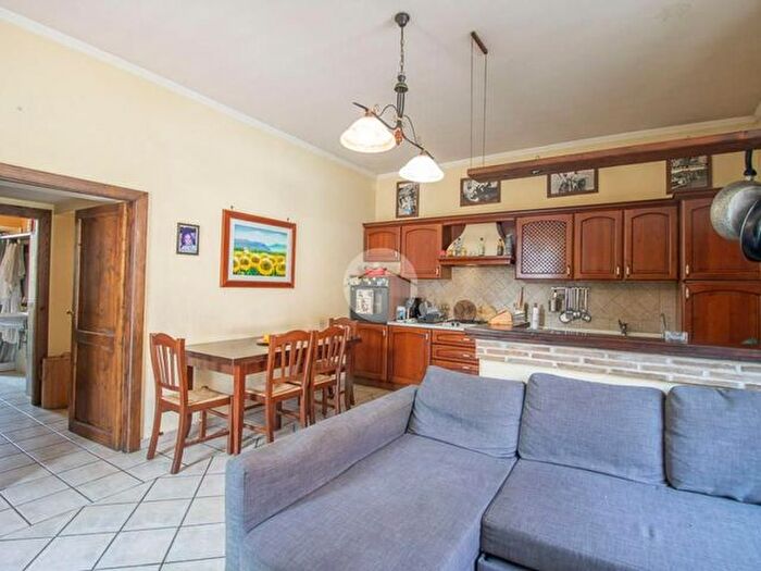Appartamento trilocale in vendita in Via Borgonuovo, Tarano
