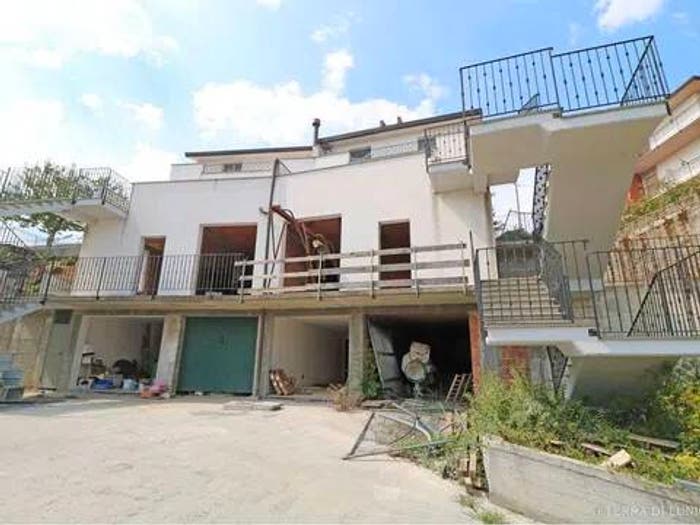 Casa con 5 locali in vendita in Via Europa, Pontremoli