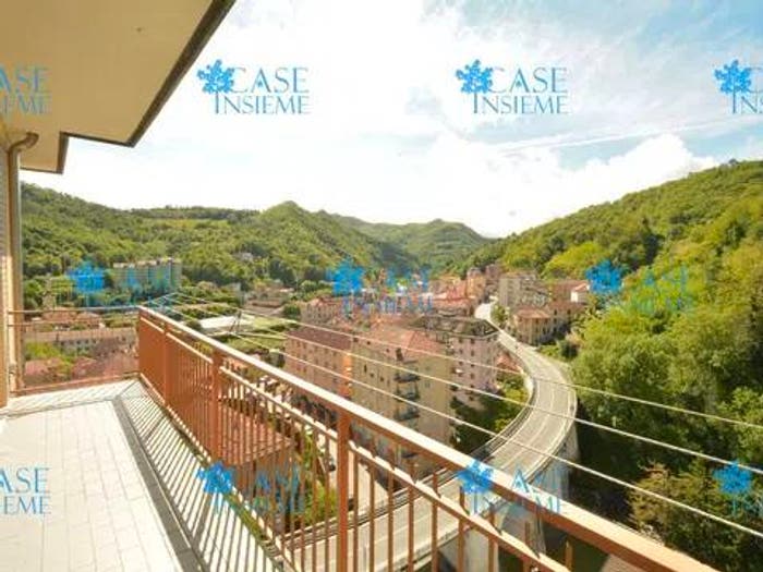 Appartamento quadrilocale in vendita in Strada Panoramica Ciazze, Centro, Rossiglione