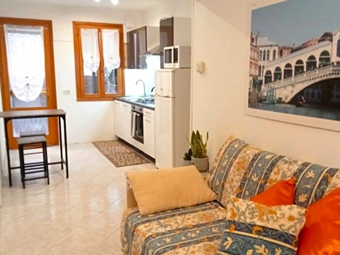 Appartamento quadrilocale in vendita in Fondamenta dei Ormesini, Guglie San Leonardo, Venezia