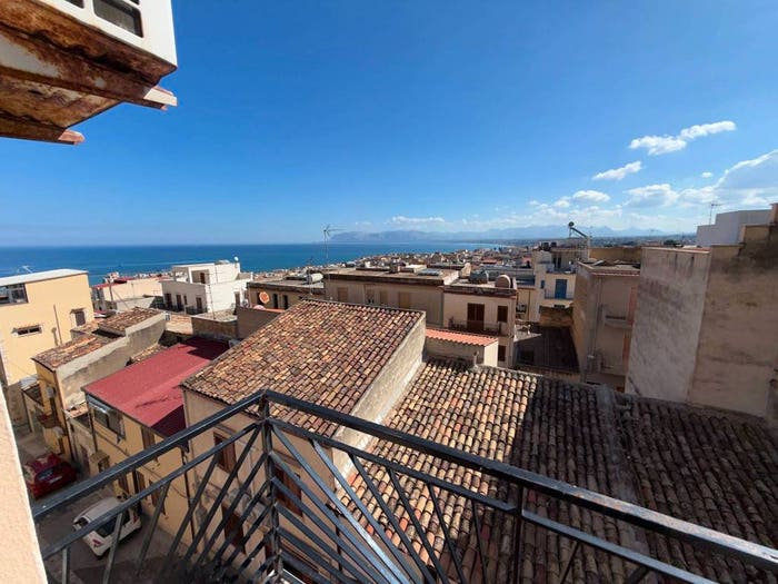 Appartamento quadrilocale in vendita in Via Papa Giovanni XXIII, Centro, Castellammare del Golfo