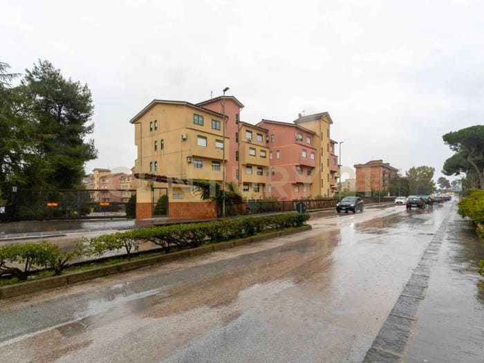 Appartamento quadrilocale in vendita in VIA FISICARA, Centro, Caltagirone