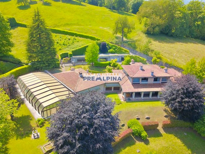 Casa con 6 locali in vendita in Via Miravalle, Leffe