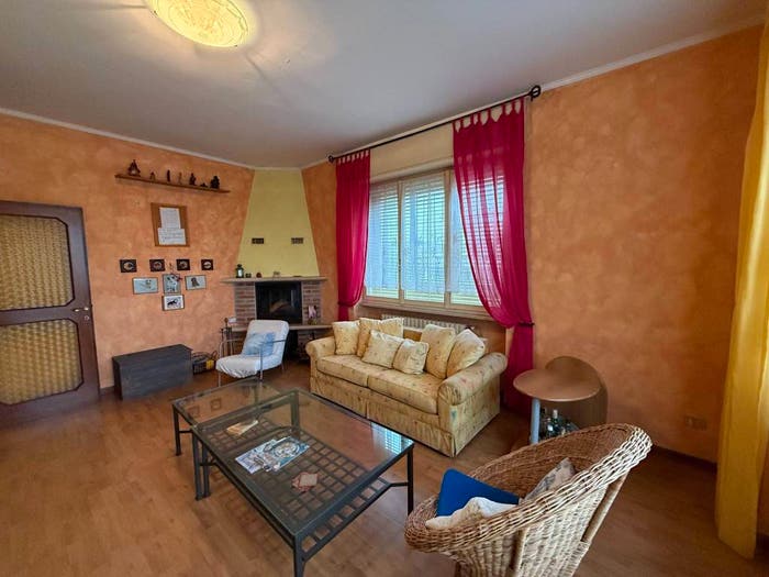 Appartamento con 6 locali in vendita in Via Ugo Foscolo, Centro, Ghedi