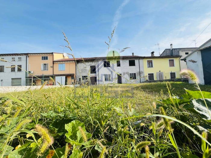 Casa con 6 locali in vendita in Via Mantova, Casaloldo