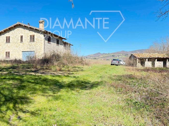 Casa con 6 locali in vendita in Torre Calzolari, Gubbio