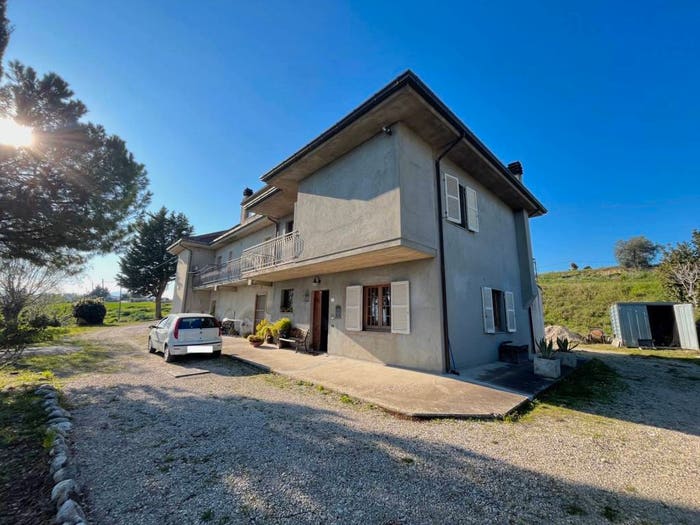 Casa quadrilocale in vendita in Contrada san Lazzaro, Offida