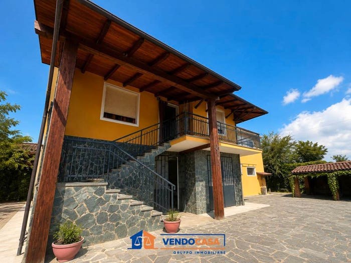 Casa con 6 locali in vendita in Strada Piazzaro, Nizza Monferrato