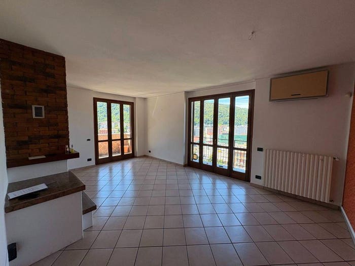 Appartamento quadrilocale in vendita in Via Adelaide Ristori, Ponte Chiasso, Como