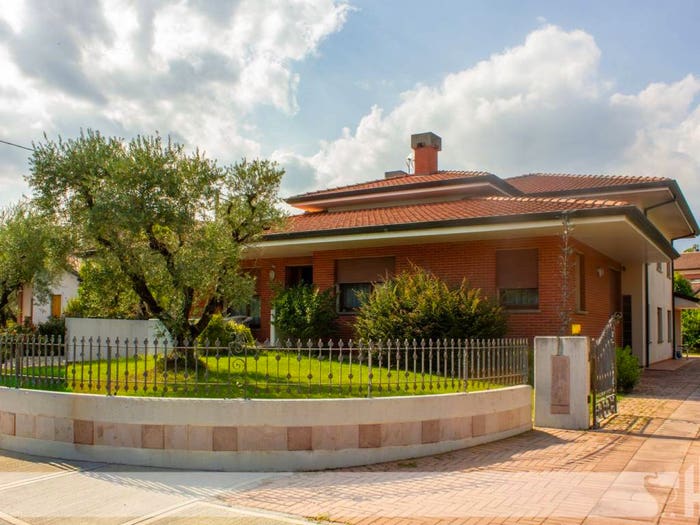 Casa con 6 locali in vendita in Via Giovanni Paolo I, Cosniga Zoppé, San Vendemiano