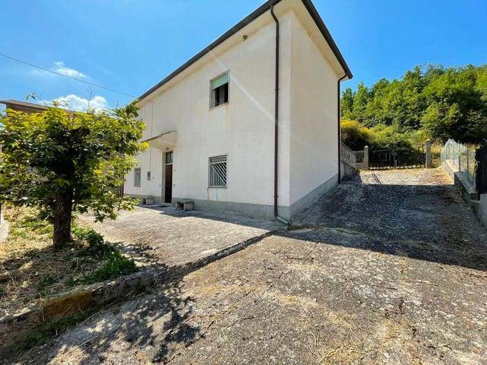 Casa con 6 locali in vendita in Via Madonna delle Fosse, Santopadre