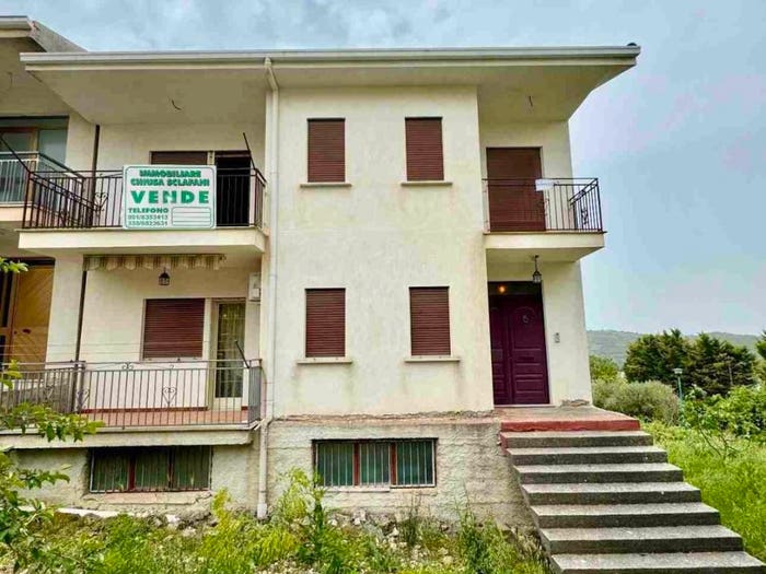 Casa con 6 locali in vendita in Via San Ciro, Bisacquino