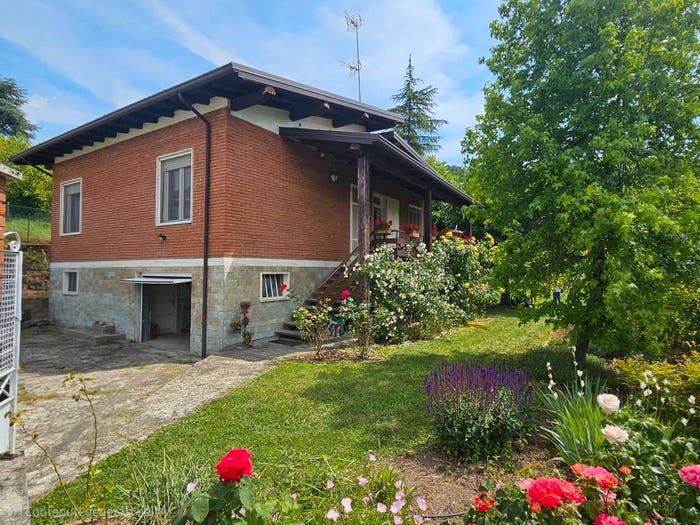 Casa quadrilocale in vendita in Via Costa, Poggio Ferrato, Val di Nizza