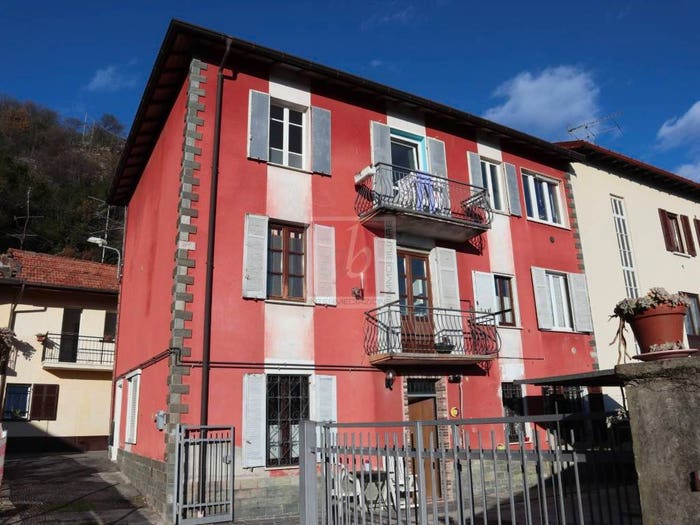 Appartamento trilocale in vendita in Via Guglielmo Marconi, Caravate