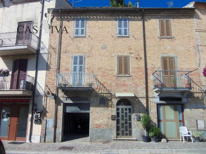 Appartamento quadrilocale in vendita in Viale G Leopardi, Acquaviva Picena