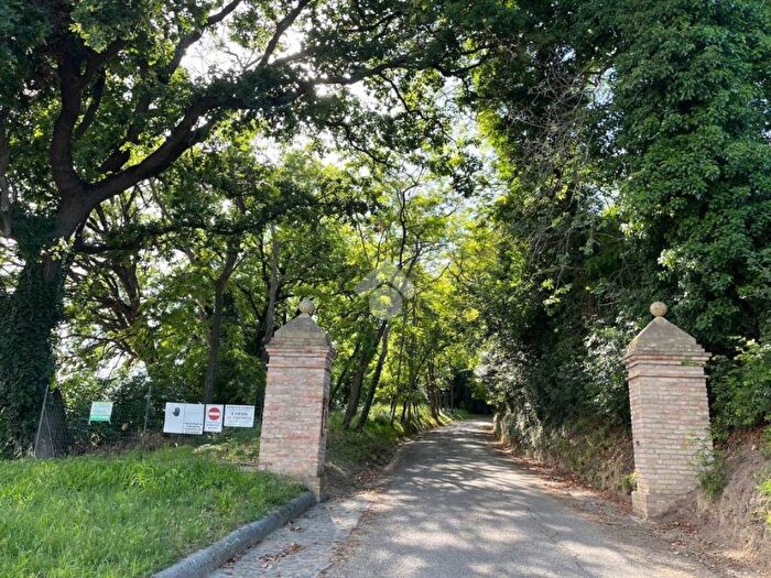Casa con 6 locali in vendita in Str della Torraccia, Torraccia Tre Ponti, Pesaro