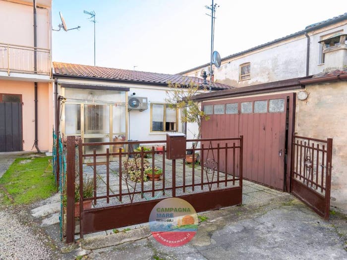 Casa trilocale in vendita in Via Novembre, Centro, Codigoro