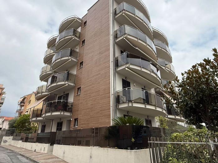 Appartamento quadrilocale in vendita in Via Eugenio Montale, Centro, Loano