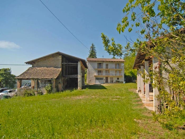 Casa con 6 locali in vendita in Bonvicino