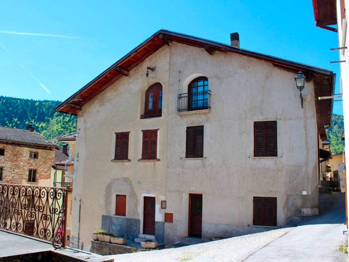 Casa con 6 locali in vendita in Piazza Dante, Centro, Pieve Tesino