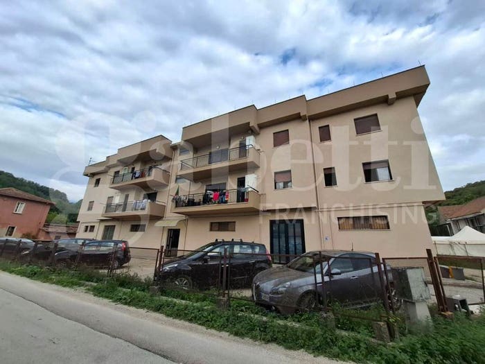 Appartamento con 6 locali in vendita in VIA PONTE EMILIO, Ponte Tapino, Broccostella