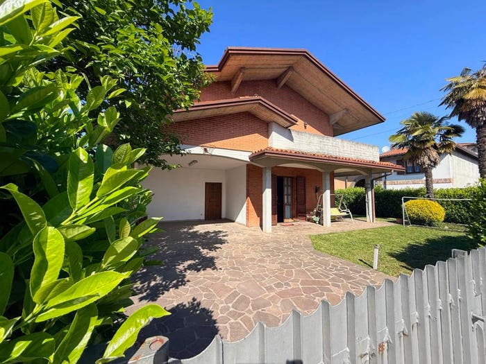Casa trilocale in vendita in Via Umberto I, Centro, Bonate Sopra