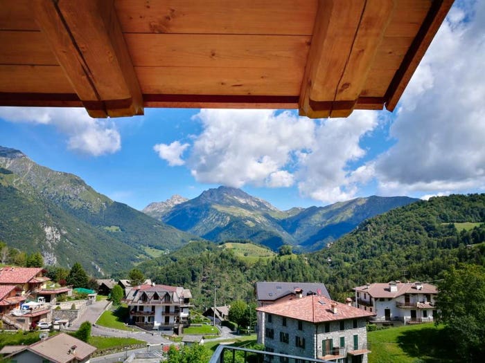 Casa trilocale in vendita in Via Famiglia Longaretti, Serina