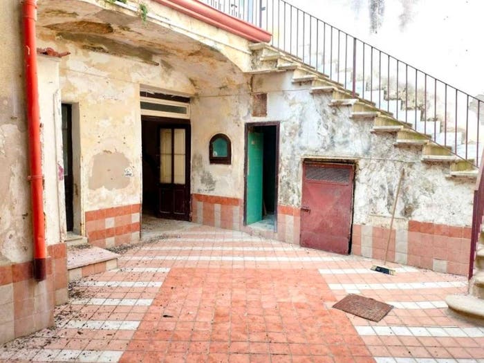 Casa con 6 locali in vendita in Arienzo