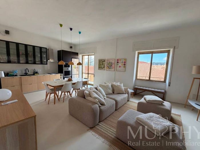 Appartamento quadrilocale in vendita in Via Curtatone, La Maddalena
