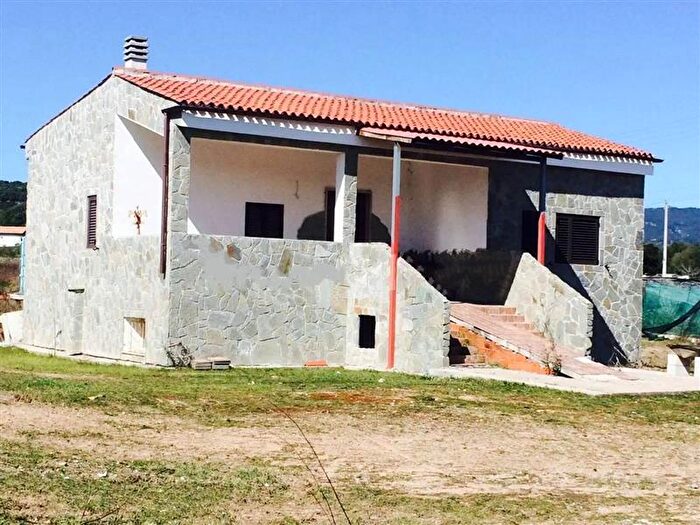 Casa con 6 locali in vendita in Vicolo Almiddina, Telti